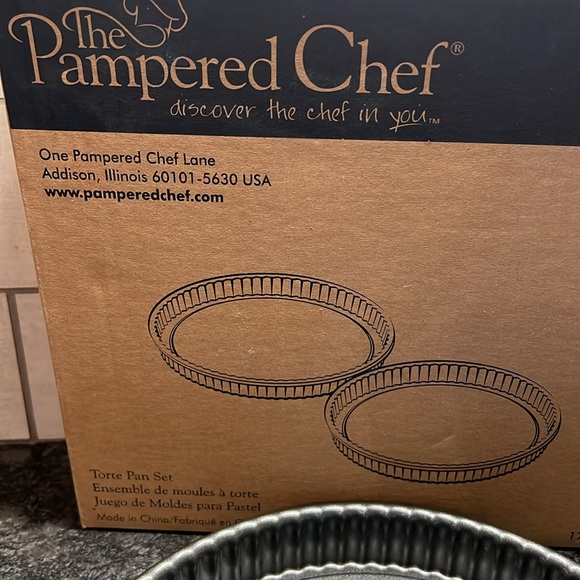 PAMPERED CHEF Torte pan set. New n box. Fluted sides. Make layered cakes. Tart - Picture 3 of 6